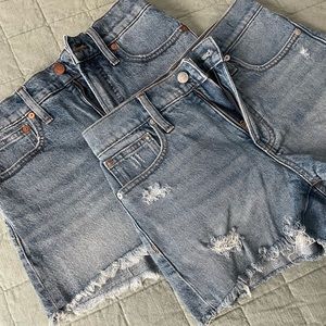 Madewell size 25 denim shorts. Gently worn. Great condition.